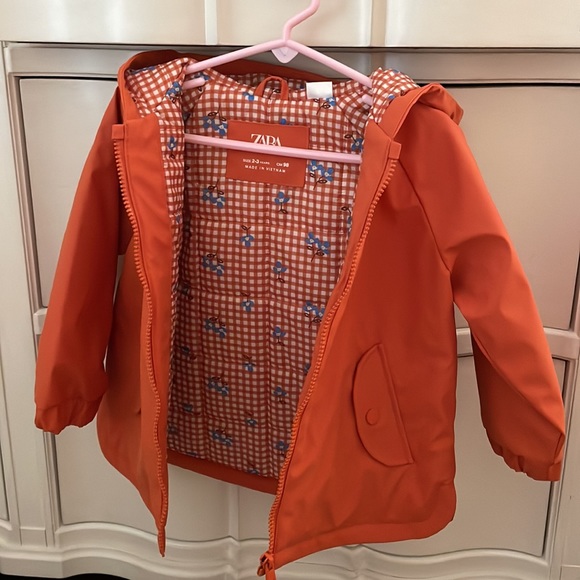 Zara raincoat - Picture 2 of 3